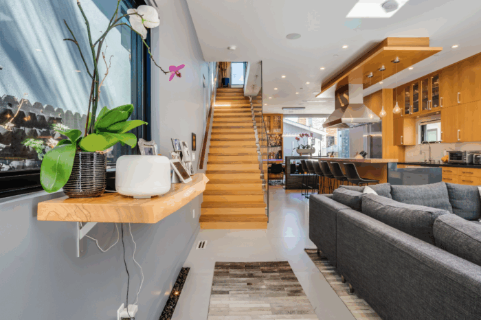 Open living room kitchen concept in Marina del Rey